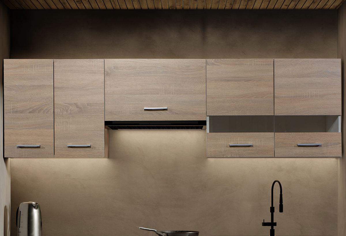 Απεικονίζονται τα κρεμαστά ντουλάπια της έτοιμης κουζίνας.